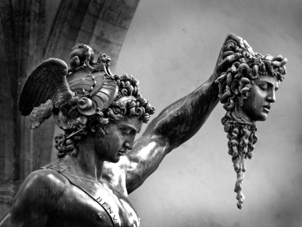 o fio de medusa - leonor keil -FOTO Perseu com a cabeça da Medusa, Benvenuto Cellini 1545-54.
